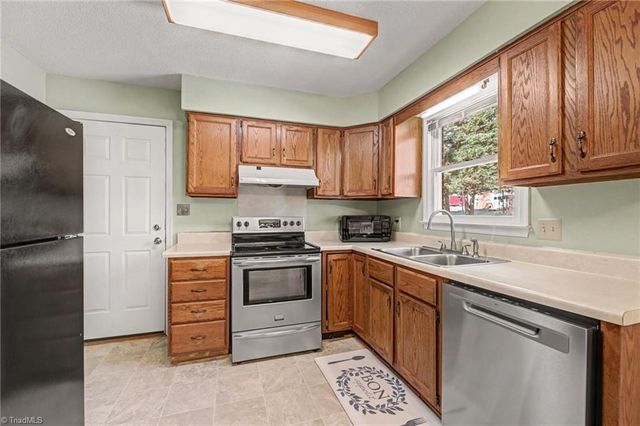 207 Auden Drive, Greensboro, NC 27406