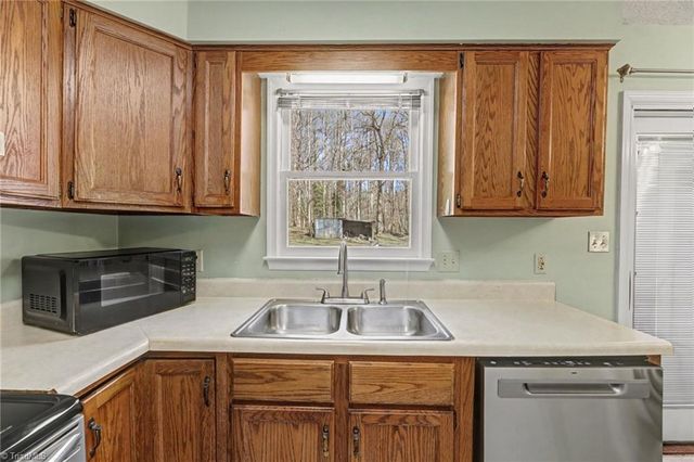 207 Auden Drive, Greensboro, NC 27406