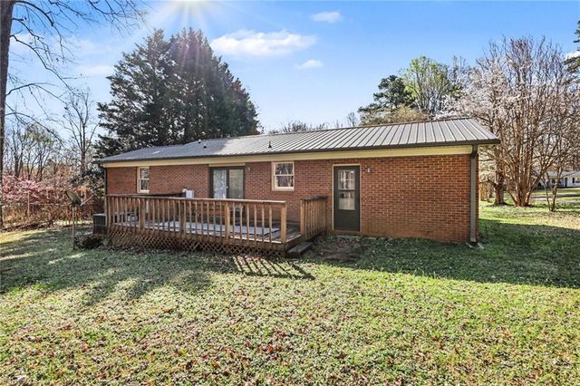 207 Auden Drive, Greensboro, NC 27406