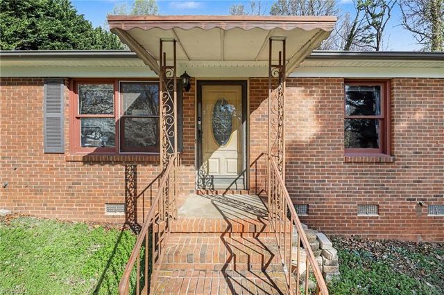 207 Auden Drive, Greensboro, NC 27406