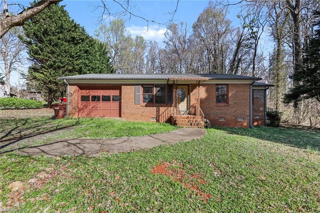 207 Auden Drive, Greensboro, NC 27406