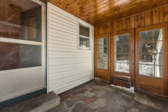 77 Summer St, Greenfield, MA 01301