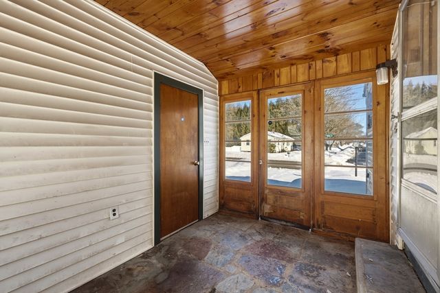 77 Summer St, Greenfield, MA 01301