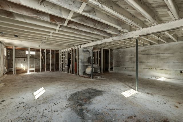 77 Summer St, Greenfield, MA 01301