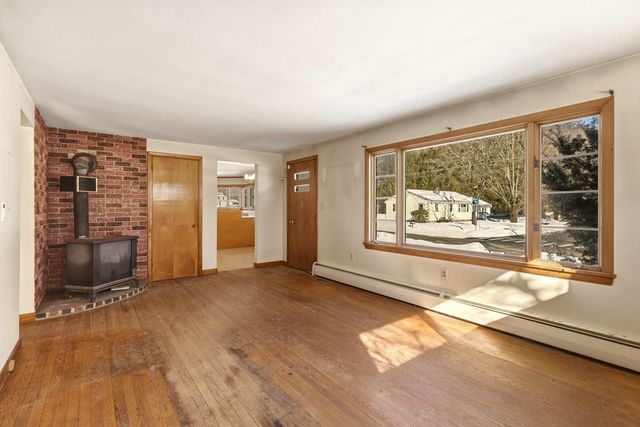 77 Summer St, Greenfield, MA 01301