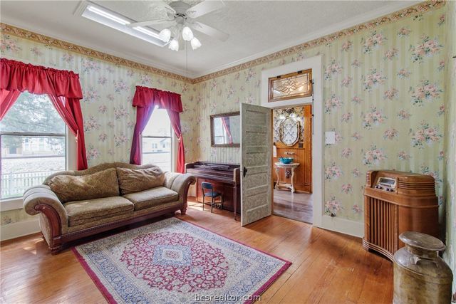 106 South Logan Avenue, Bryan, TX 77803