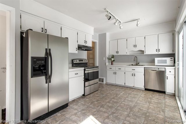 617 S Edgeworth Avenue, Royal Oak, MI 48067