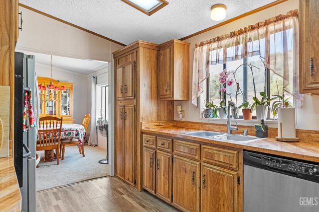24701 Chimanimani Court, Tehachapi, CA 93561