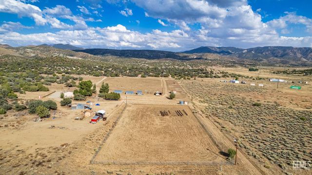 24701 Chimanimani Court, Tehachapi, CA 93561