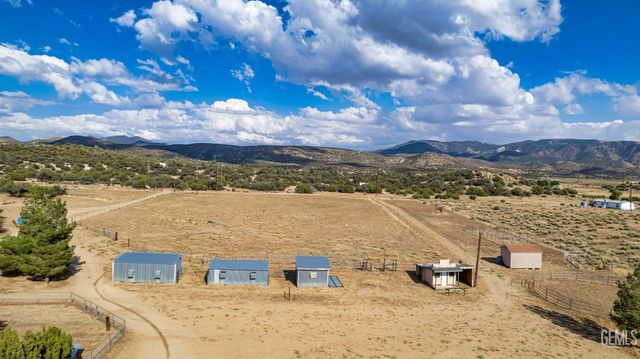 24701 Chimanimani Court, Tehachapi, CA 93561