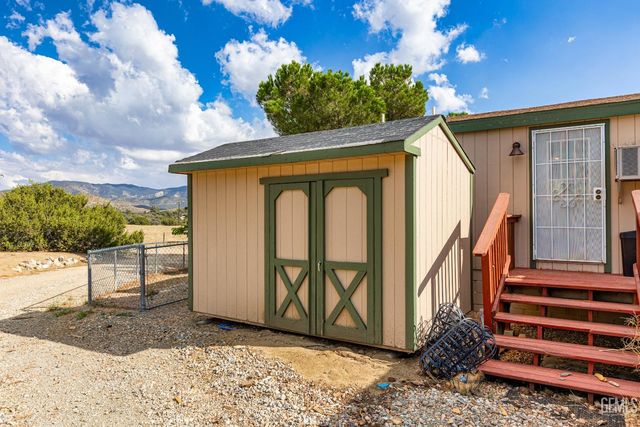 24701 Chimanimani Court, Tehachapi, CA 93561