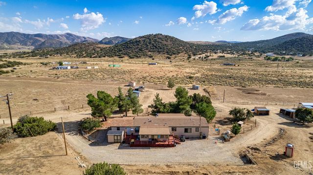 24701 Chimanimani Court, Tehachapi, CA 93561