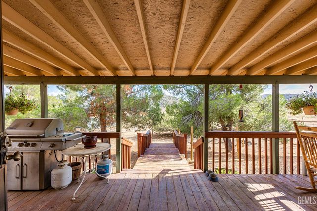 24701 Chimanimani Court, Tehachapi, CA 93561