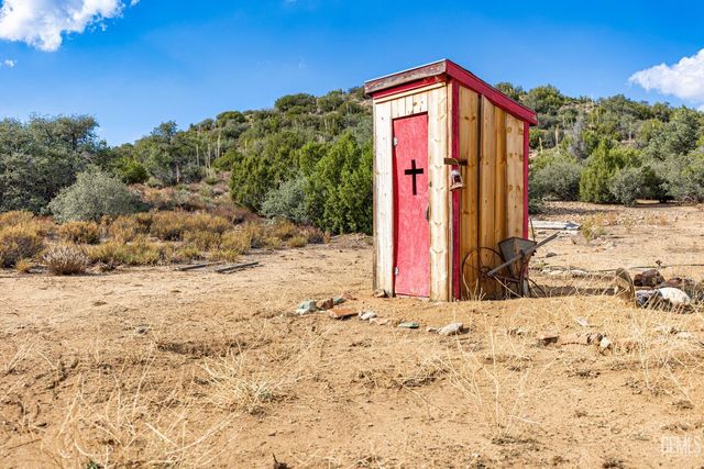 24701 Chimanimani Court, Tehachapi, CA 93561