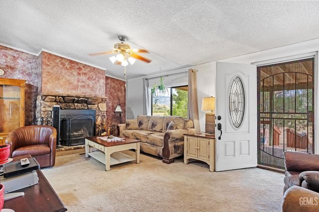 24701 Chimanimani Court, Tehachapi, CA 93561