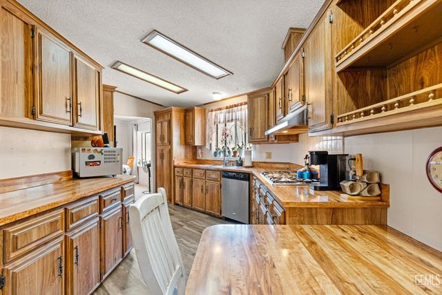 24701 Chimanimani Court, Tehachapi, CA 93561