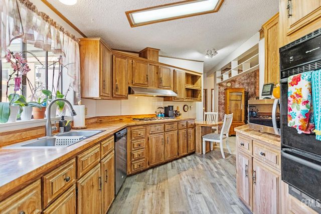 24701 Chimanimani Court, Tehachapi, CA 93561