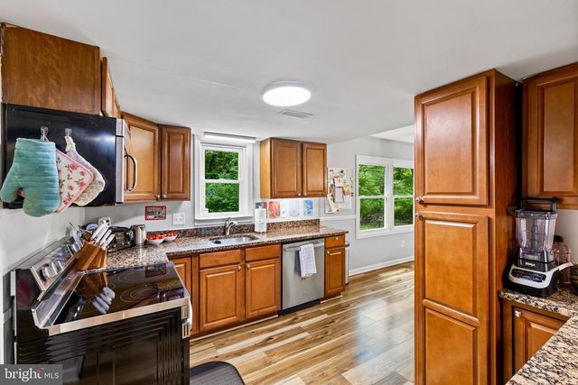 6024 BATTLEFIELD GREEN DR, Fredericksburg, VA 22407