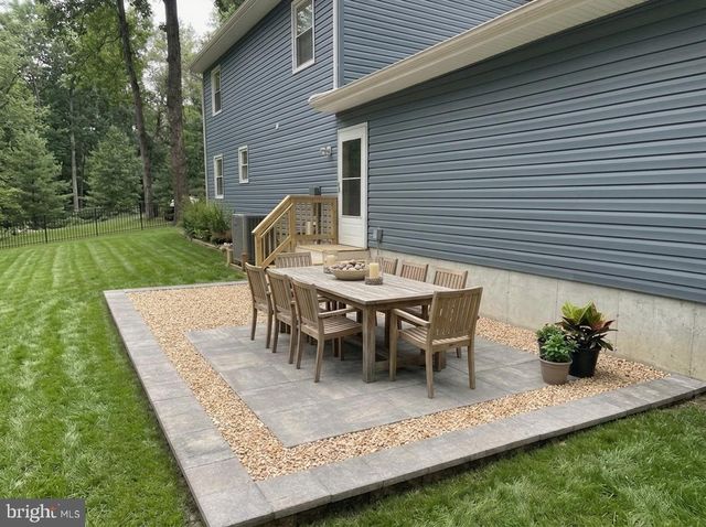6024 BATTLEFIELD GREEN DR, Fredericksburg, VA 22407