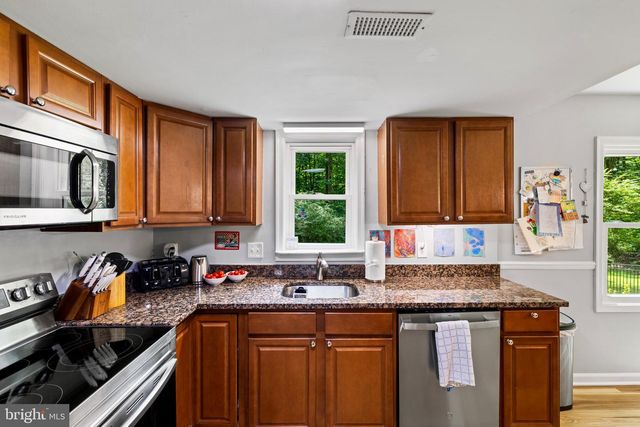 6024 BATTLEFIELD GREEN DR, Fredericksburg, VA 22407
