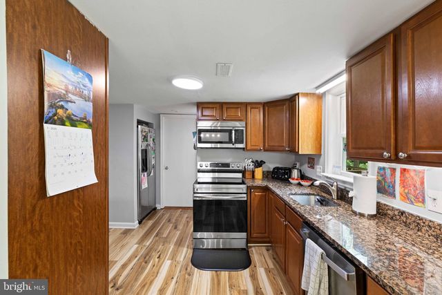 6024 BATTLEFIELD GREEN DR, Fredericksburg, VA 22407