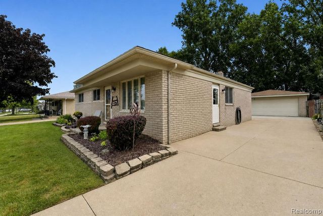 27241 Evelyn Avenue, Trenton, MI 48183