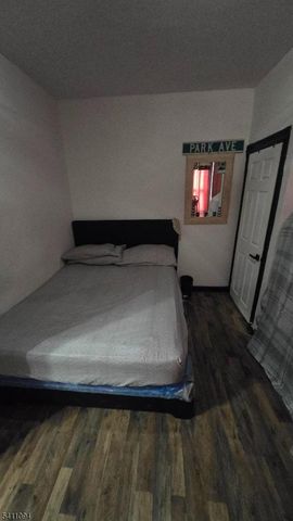 32 Emmet St, Newark City, NJ 07114