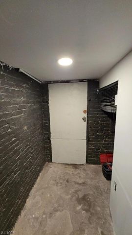 32 Emmet St, Newark City, NJ 07114