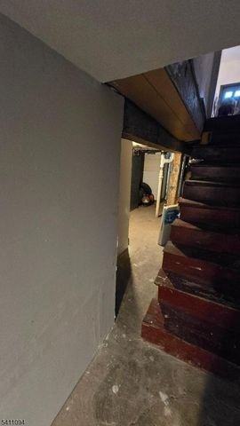 32 Emmet St, Newark City, NJ 07114