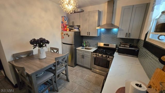 32 Emmet St, Newark City, NJ 07114