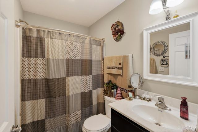124 Springlake Avenue, Hillsboro, OH 45133