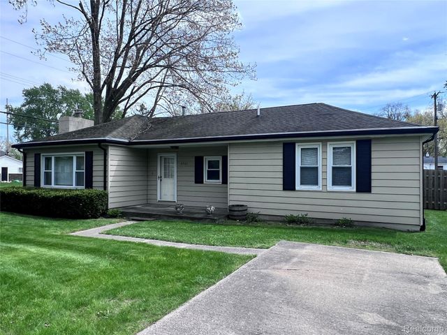 5505 Sunwood Drive, Waterford Charter Township, MI 48329