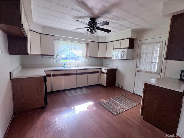 5505 Sunwood Drive, Waterford Charter Township, MI 48329