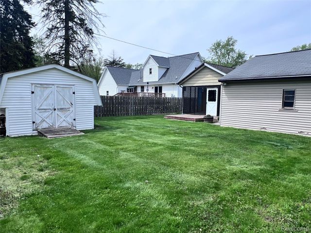 5505 Sunwood Drive, Waterford Charter Township, MI 48329