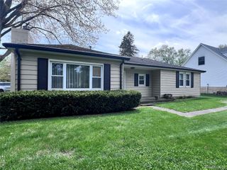 5505 Sunwood Drive, Waterford Charter Township, MI 48329