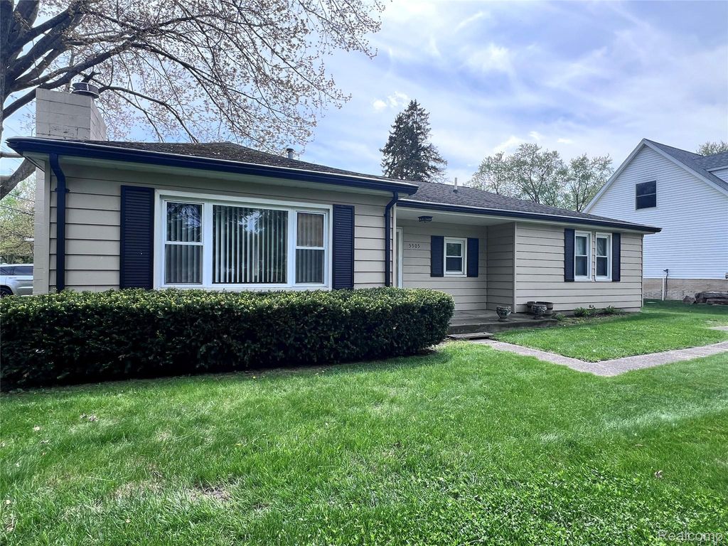 5505 Sunwood Drive, Waterford Charter Township, MI 48329