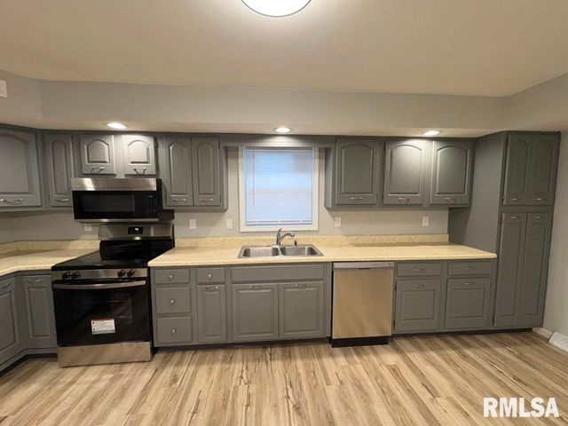 2117 N 17TH Street, Springfield, IL 62702