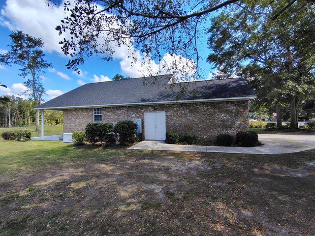 29 Lake Arbu Drive, Manning, SC 29102
