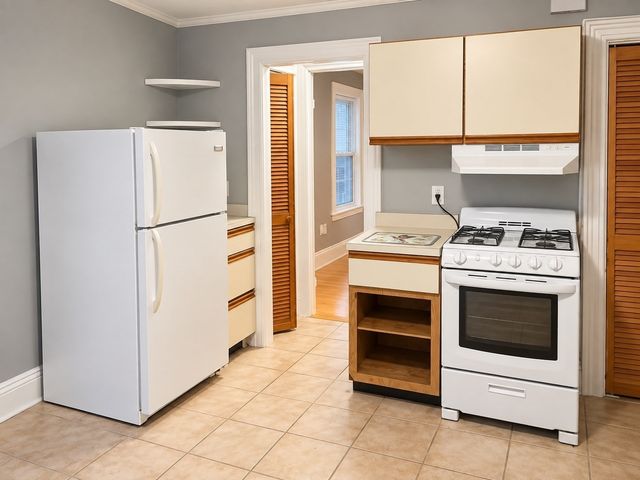 670 East 6th St., 3, Boston, MA 02127