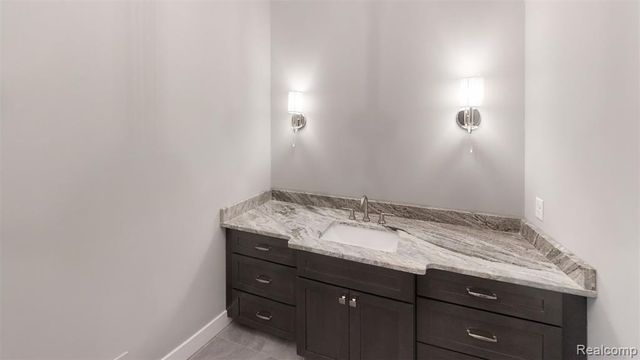 2515 Barberry Drive 21, Shelby Twp, MI 48316