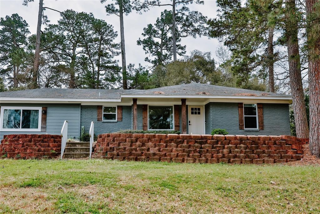 522 Sunview Drive, Livingston, TX 77351