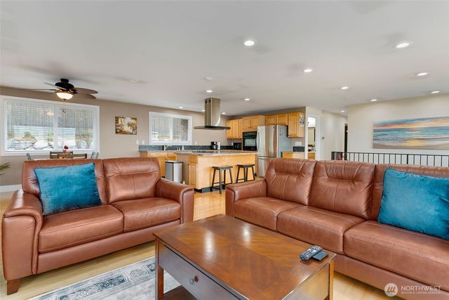 5539 Frances Avenue NE, Tacoma, WA 98422