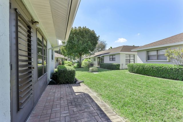 9860 Pecan Tree Drive A, Boynton Beach, FL 33436