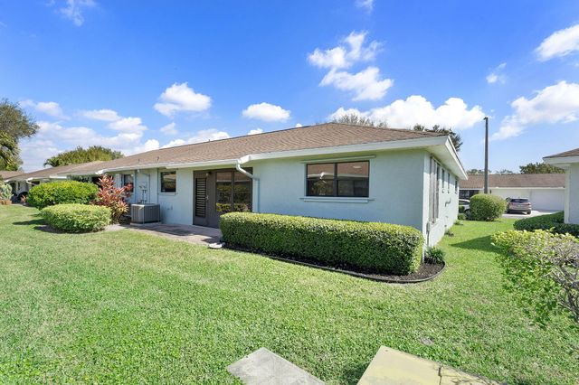 9860 Pecan Tree Drive A, Boynton Beach, FL 33436