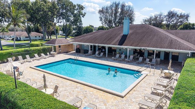 9860 Pecan Tree Drive A, Boynton Beach, FL 33436
