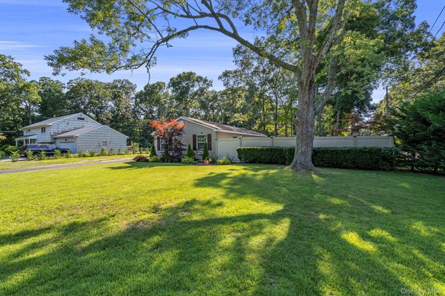 28 Yaphank Avenue, Brookhaven, NY 11719
