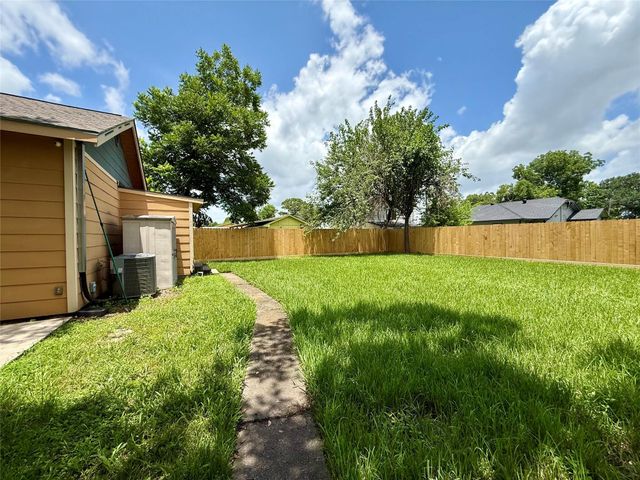 1105 Melbourne Street, Houston, TX 77022
