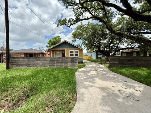 1105 Melbourne Street, Houston, TX 77022