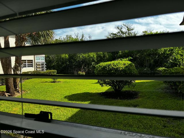 52 Woodland Drive 103, Vero Beach, FL 32962