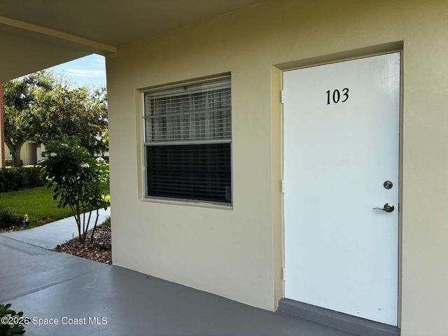52 Woodland Drive 103, Vero Beach, FL 32962